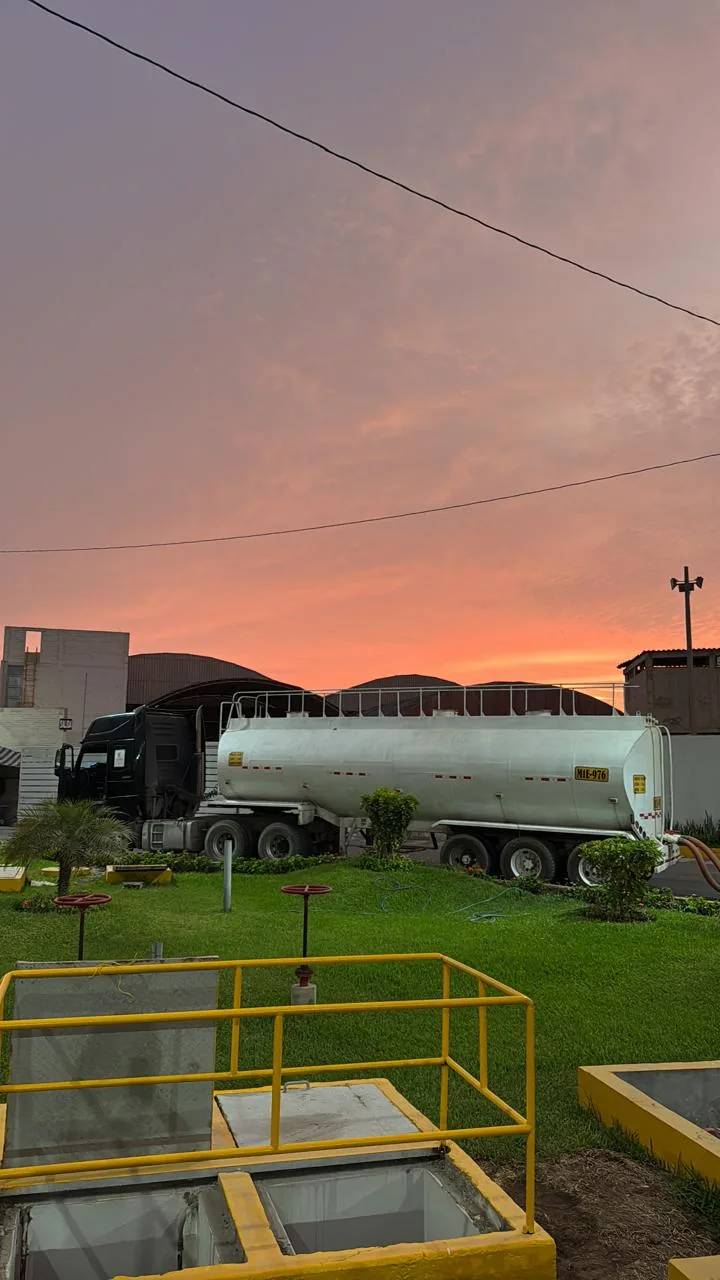 Cisterna al atardecer